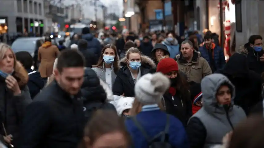 El Reino Unido impone nuevas restricciones por la variante Ómicron del coronavirus