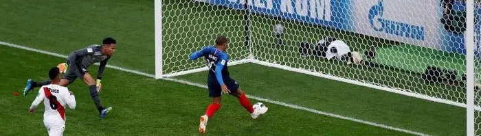 Francia dejó afuera a Perú