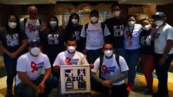 EN LIBERTAD PLENA activistas de la ONG Azul Positivo (+Detalles)