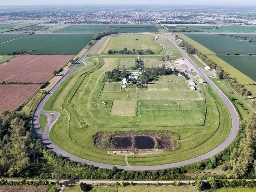 “Vuelve el Turismo Carretera a Rafaela, vuelve el Turismo Carretera a la provincia”, anunció Pullaro al presentar las obras.