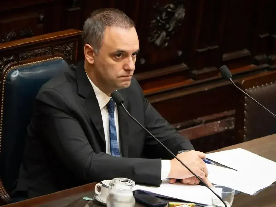 La oposición cuestionó a Adorni por adherirse al régimen simplificado de Ganancias