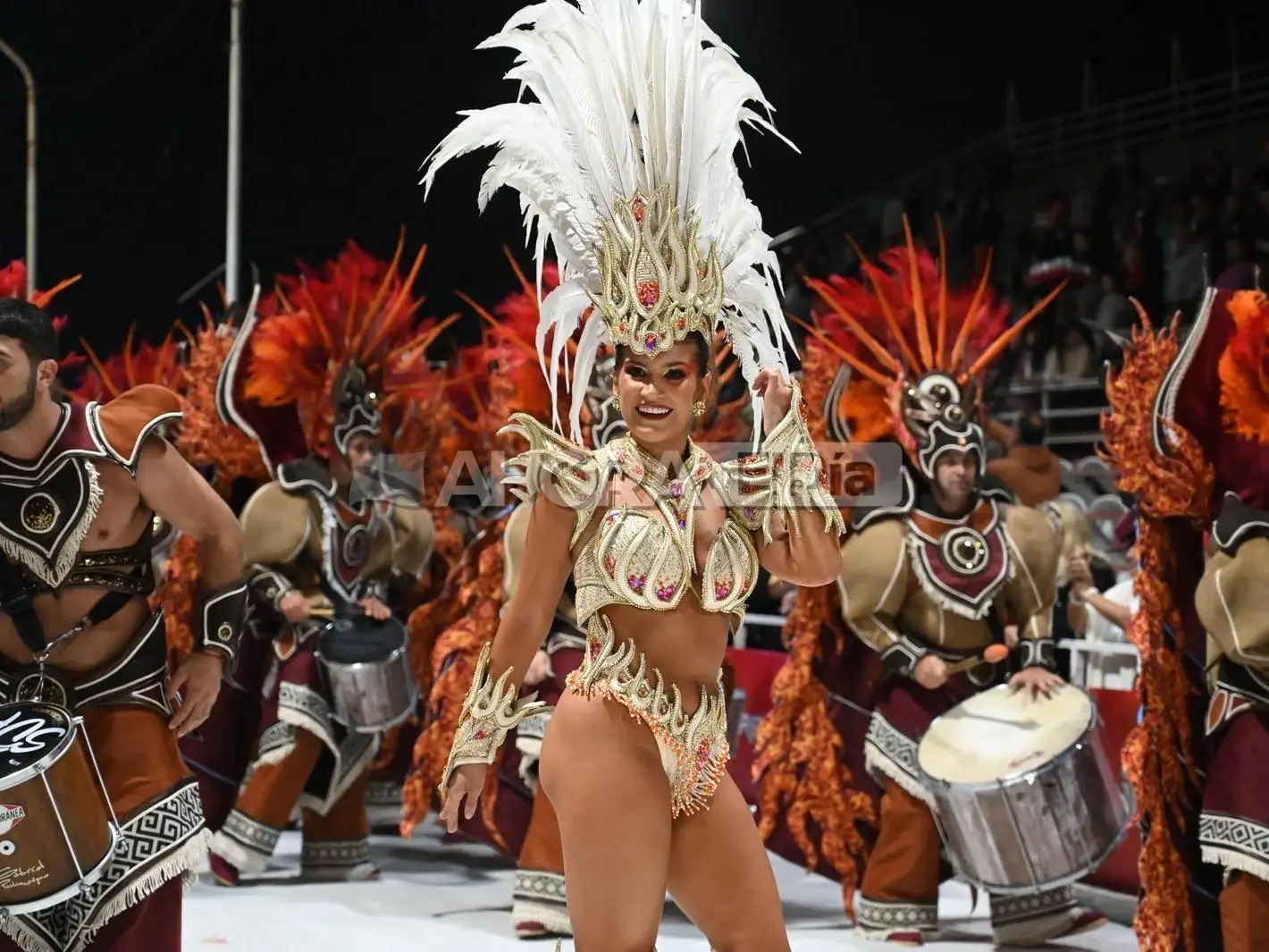 Ará Yeví encendió la pasarela en la apertura de la segunda noche del Carnaval