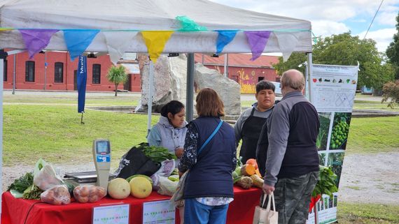 Con alimentos frescos, el Mercado Alimenticio Barrial estará este jueves en la Estación