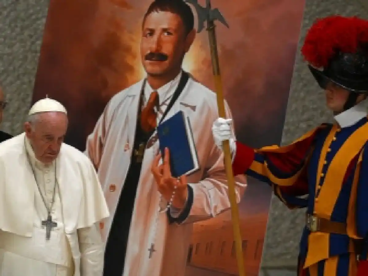 Francisco proclamó santo al enfermero ítalo-argentino Artémides Zatti