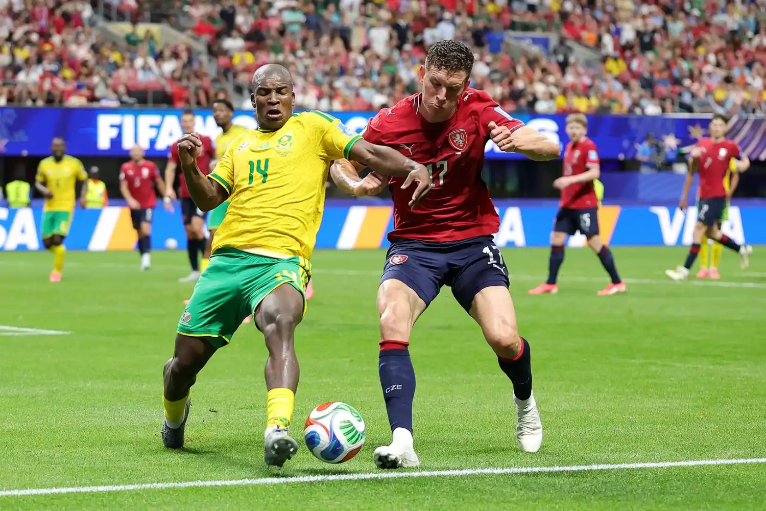 Empate y complicación para ambos seleccionados. Foto: Reuters