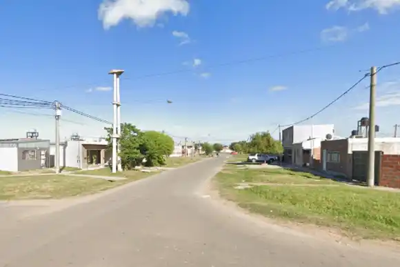 Balearon una casa desde una moto en zona oeste y hay dos sospechosos detenidos