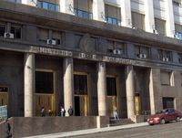 El Ministerio de Economía acelera el canje de la deuda y emite bonos por $60 billones