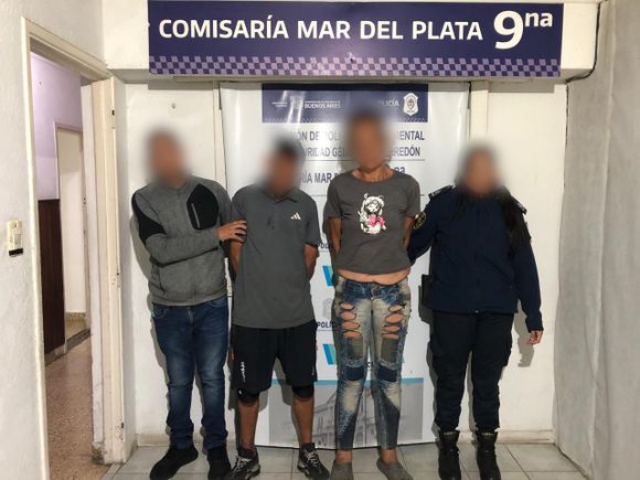 Una pareja violentó el portón de una camioneta para robar