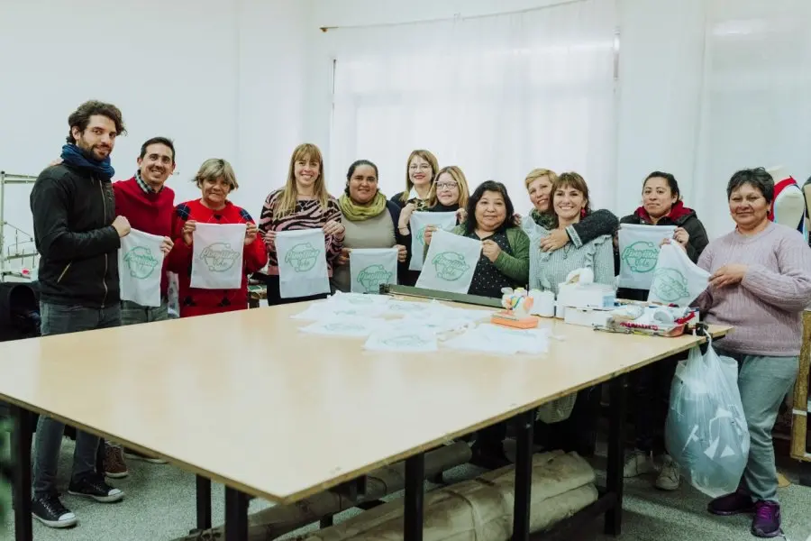 Oreja de Negra acompaña a Supermercados Pingüino en su campaña de bolsas reutilizables