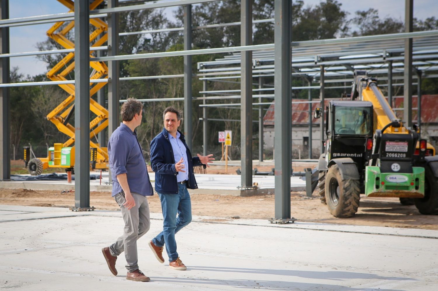 Luján: Cabandié supervisó el avance de obra del futuro centro ambiental
