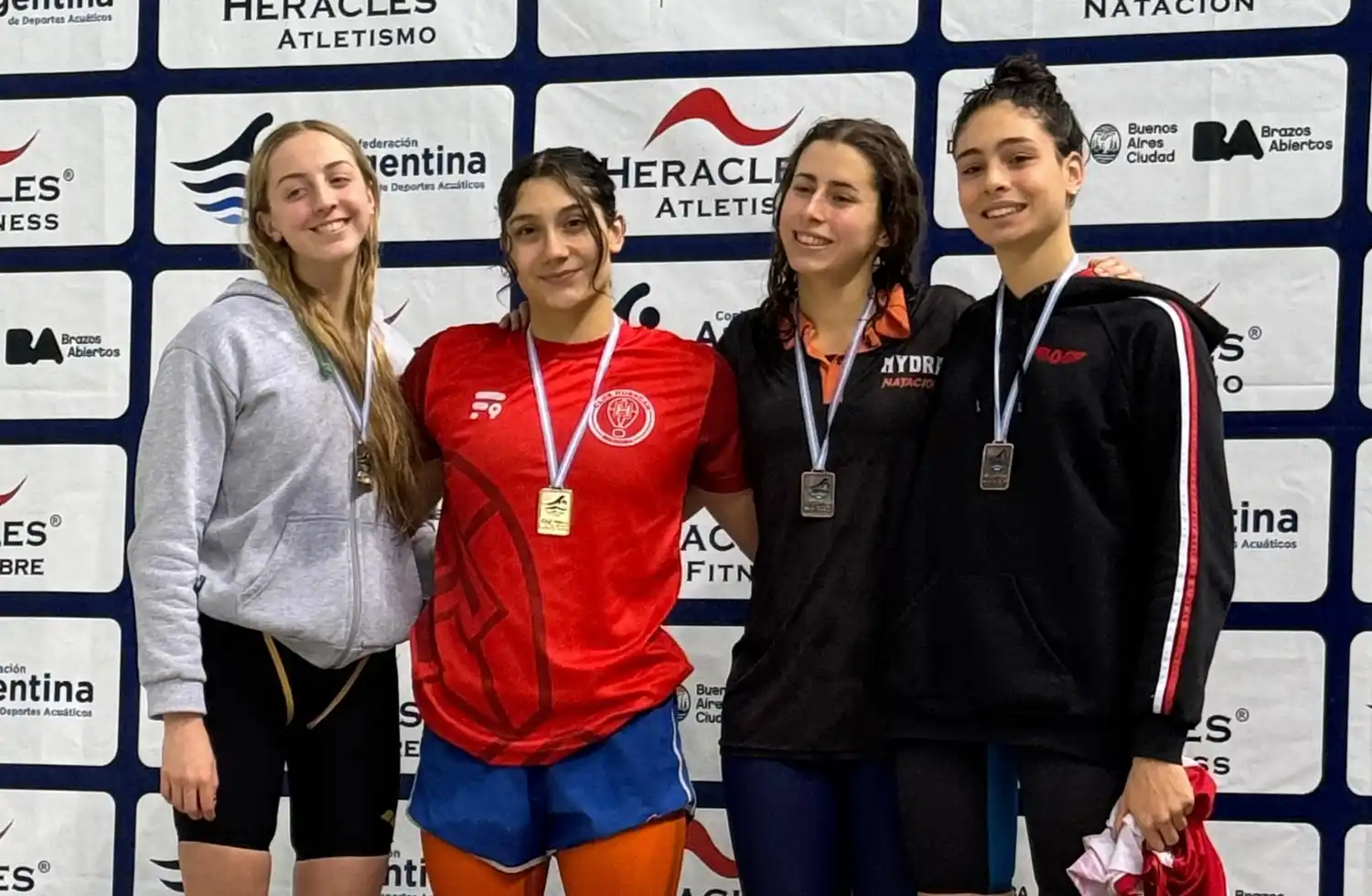 Guadalupe Angiolini con su medalla de oro. Campeona nacional juvenil