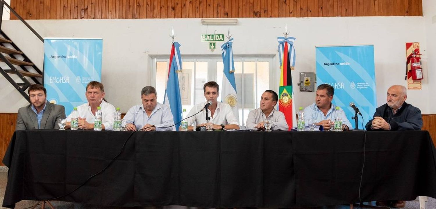 Cresto destacó la impronta de federalismo y justicia social de las obras en marcha