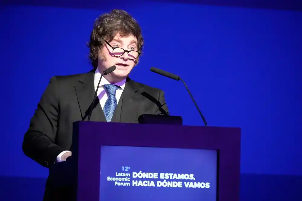 Milei anticipó una "revolución de los seguros" para reemplazar al Estado y  volvió a criticar a los medios – El Cronista