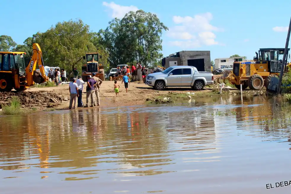 Las aguas descienden aunque se sigue asistiendo a los damnificados