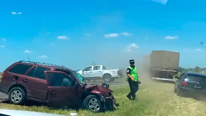 Un hombre perdió la vida tras el choque entre un camión y un auto