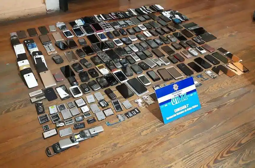 Detuvieron en zona oeste a un joven de 20 años con 100 celulares robados