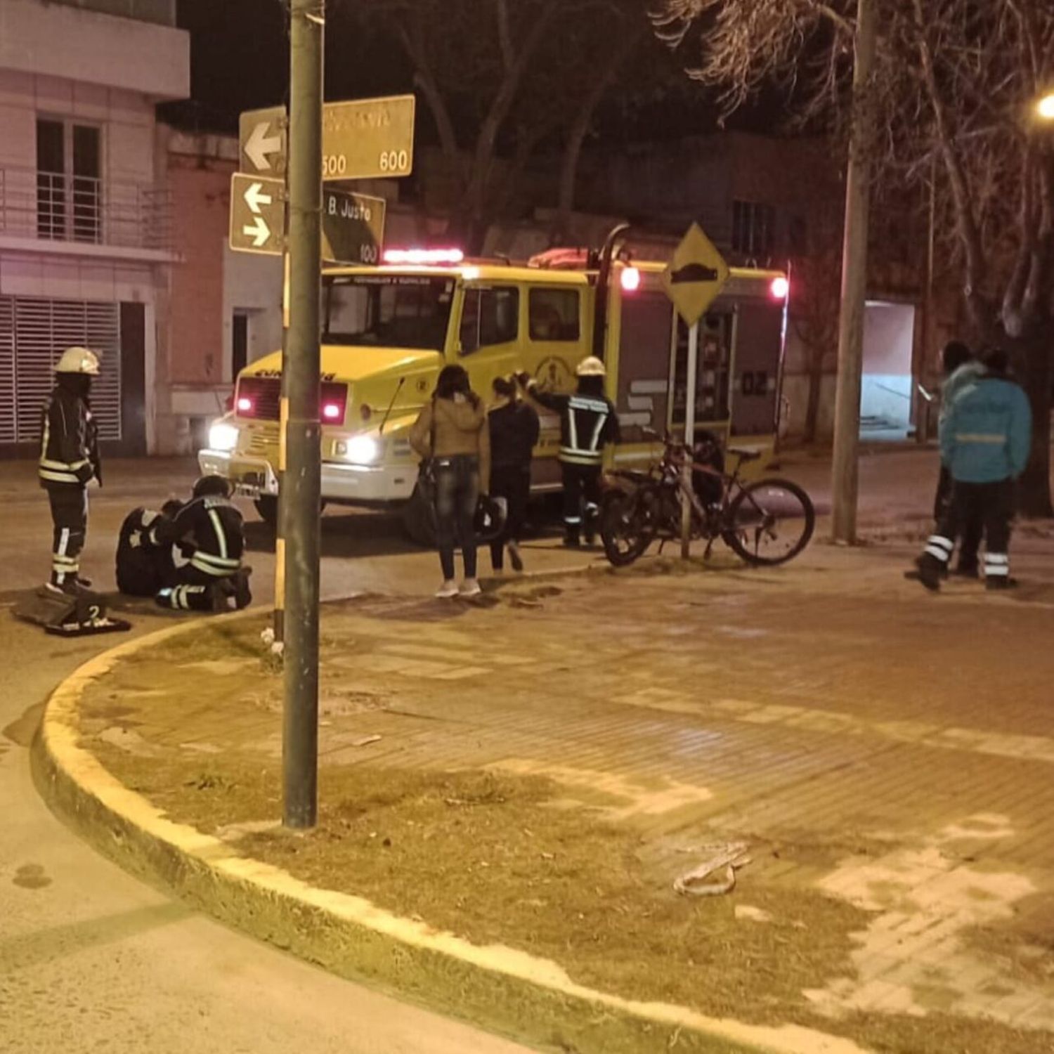 Ciclista hospitalizado tras ser chocado por un auto que se dio a la fuga