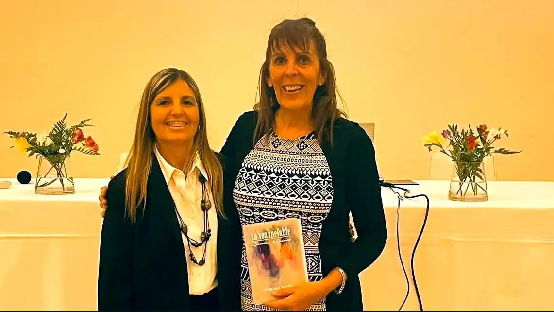 Sandra y Alejandra Fernández. Ofrecieron la antología poética