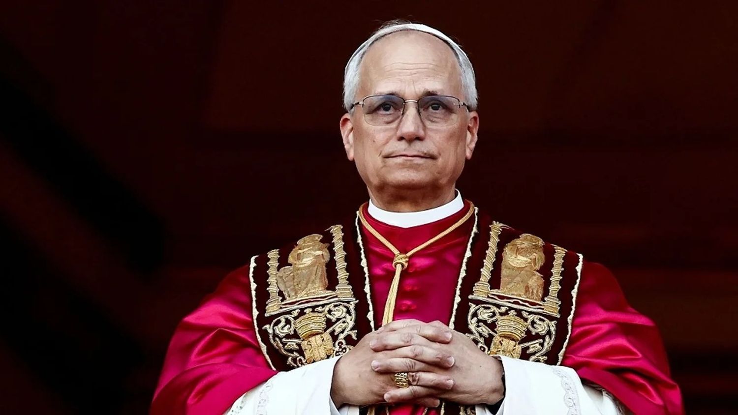 El Vaticano publicó el retrato oficial del Papa León XIV junto a su firma
