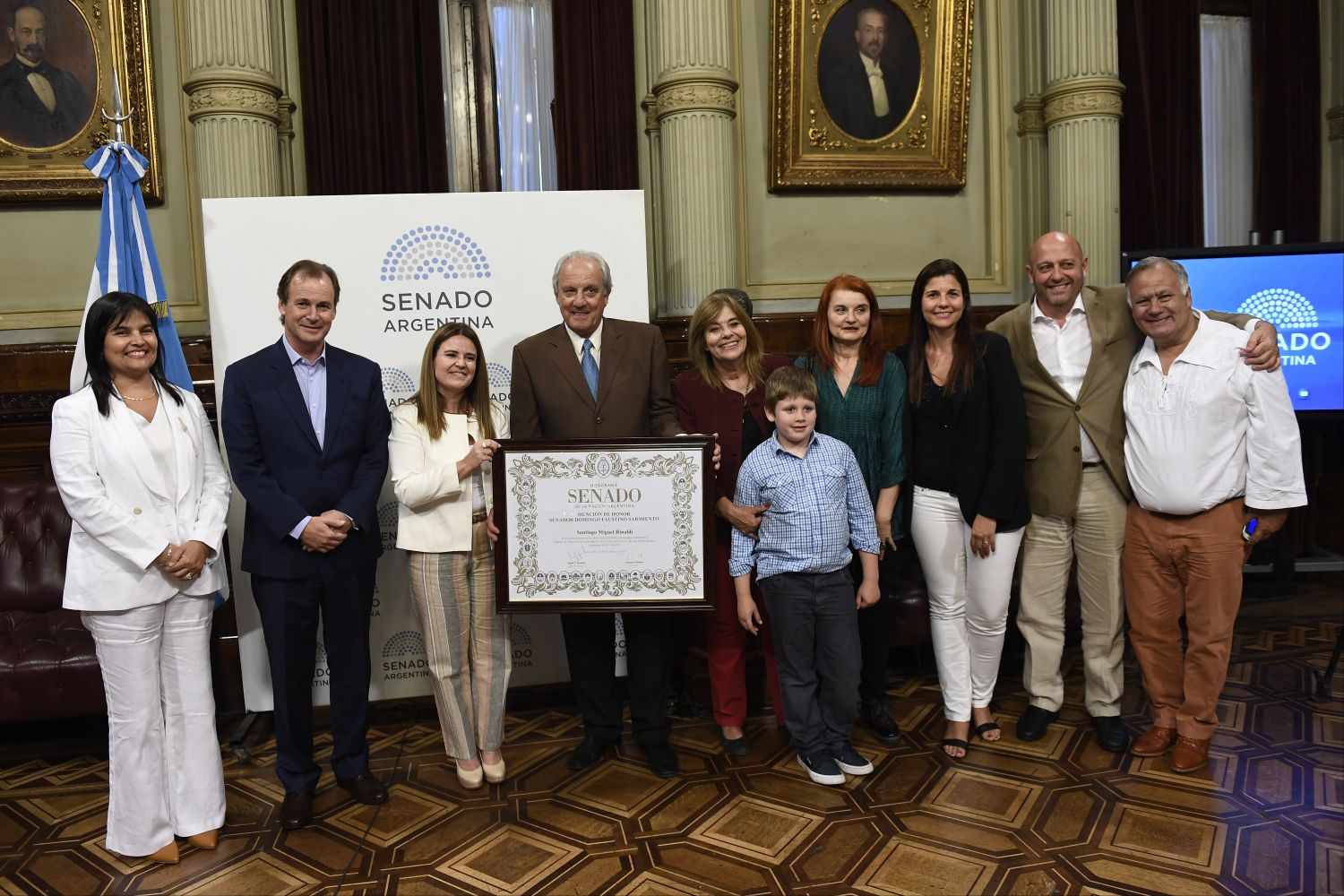 El Senado de la Nación distinguió a la docente Liliana Graciela Testabruna y el locutor nacional Santiago Rinaldi