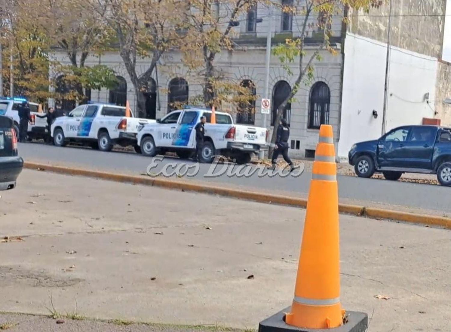 El momento en que bajaban a los aprehendidos