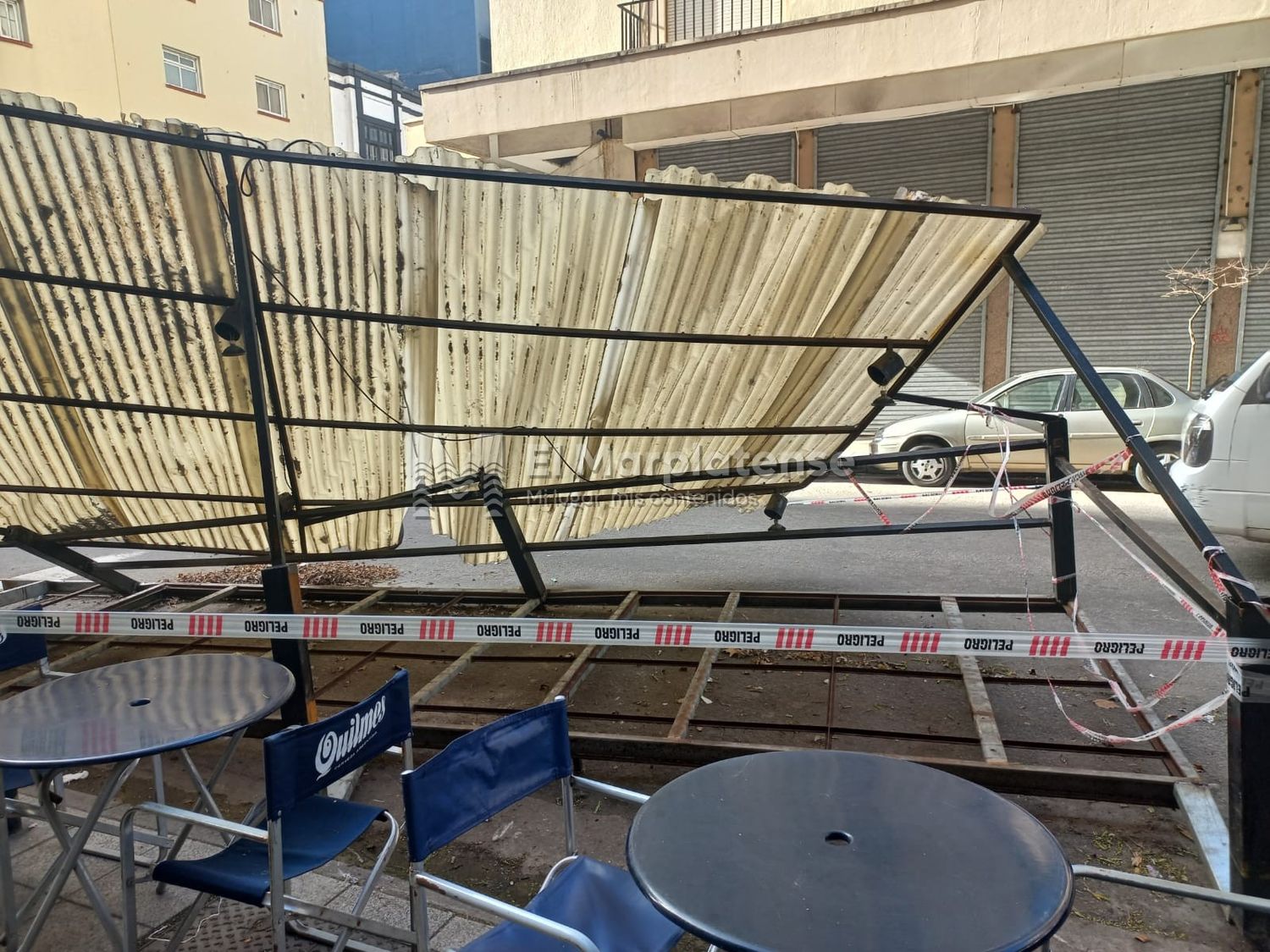 Asi quedó el deck tras la embestida del camión