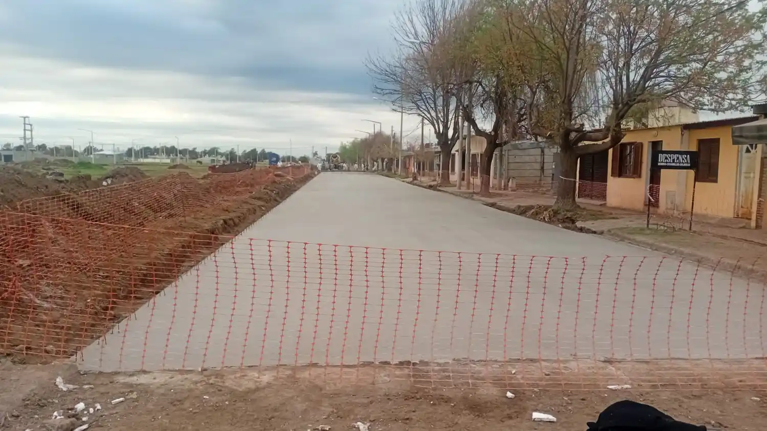 Siguen sumándose cuadras de pavimento en la ciudad.