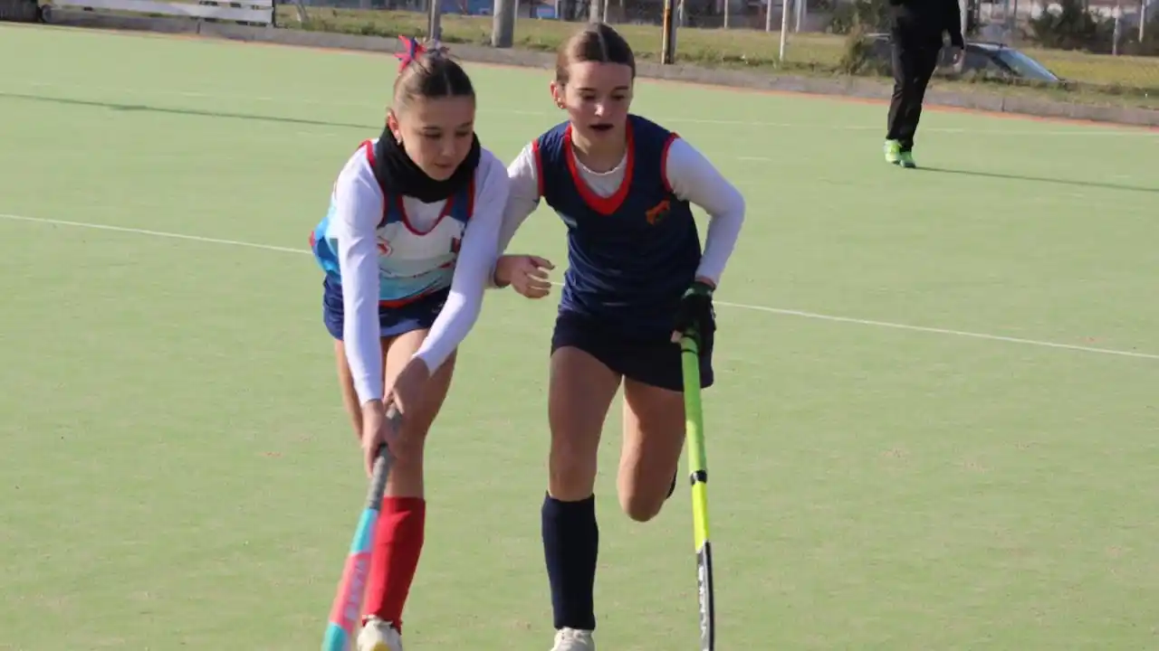 Isabel Arce (a la derecha)