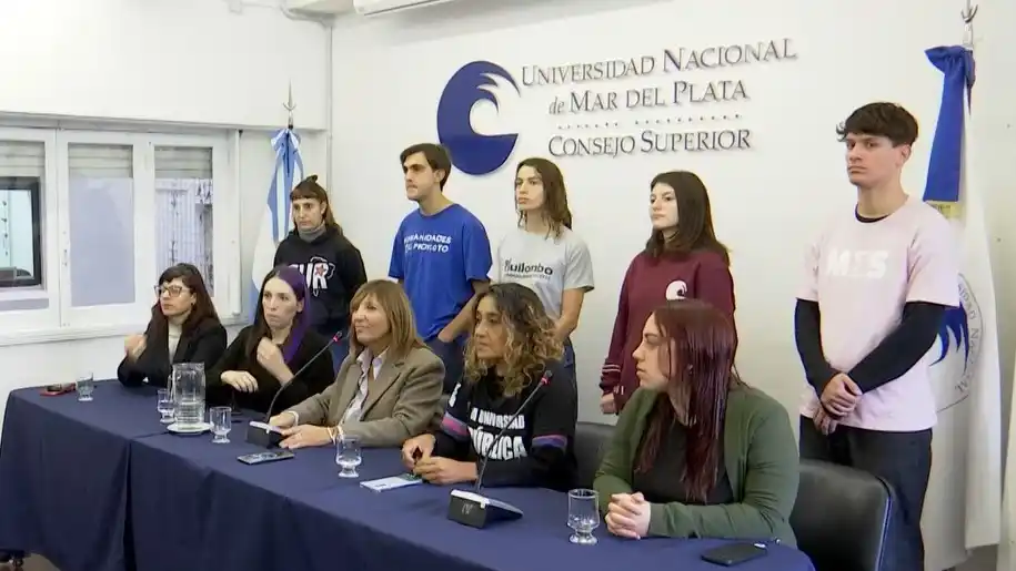 En conferencia de prensa, la rectora de la universidad junto a representantes de APU, ADUM y Federación Universitaria Marplatense convocaron a la marcha federal.