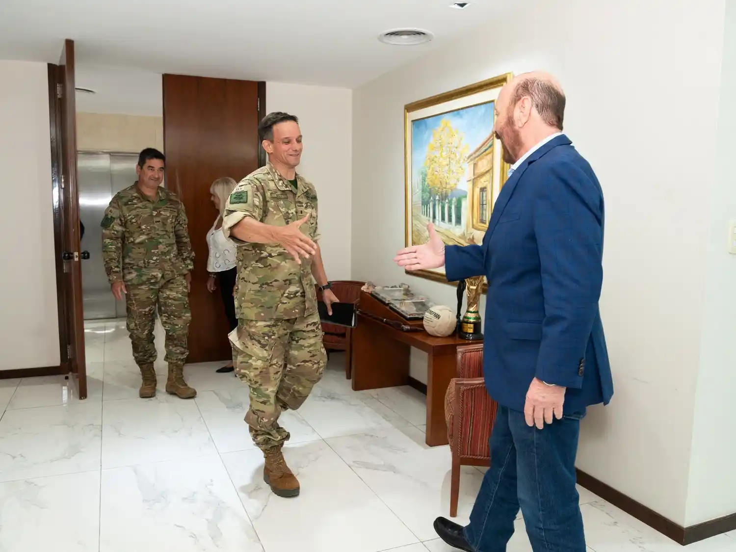 El gobernador Insfrán se reunió con los jefes del Ejército