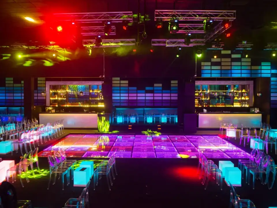 Imagen institucional de la discoteca Jet Set que muestra el interior del establecimiento.