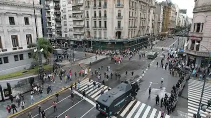 103 detenidos en la marcha por los jubilados en el Congreso con destrozos y disturbios