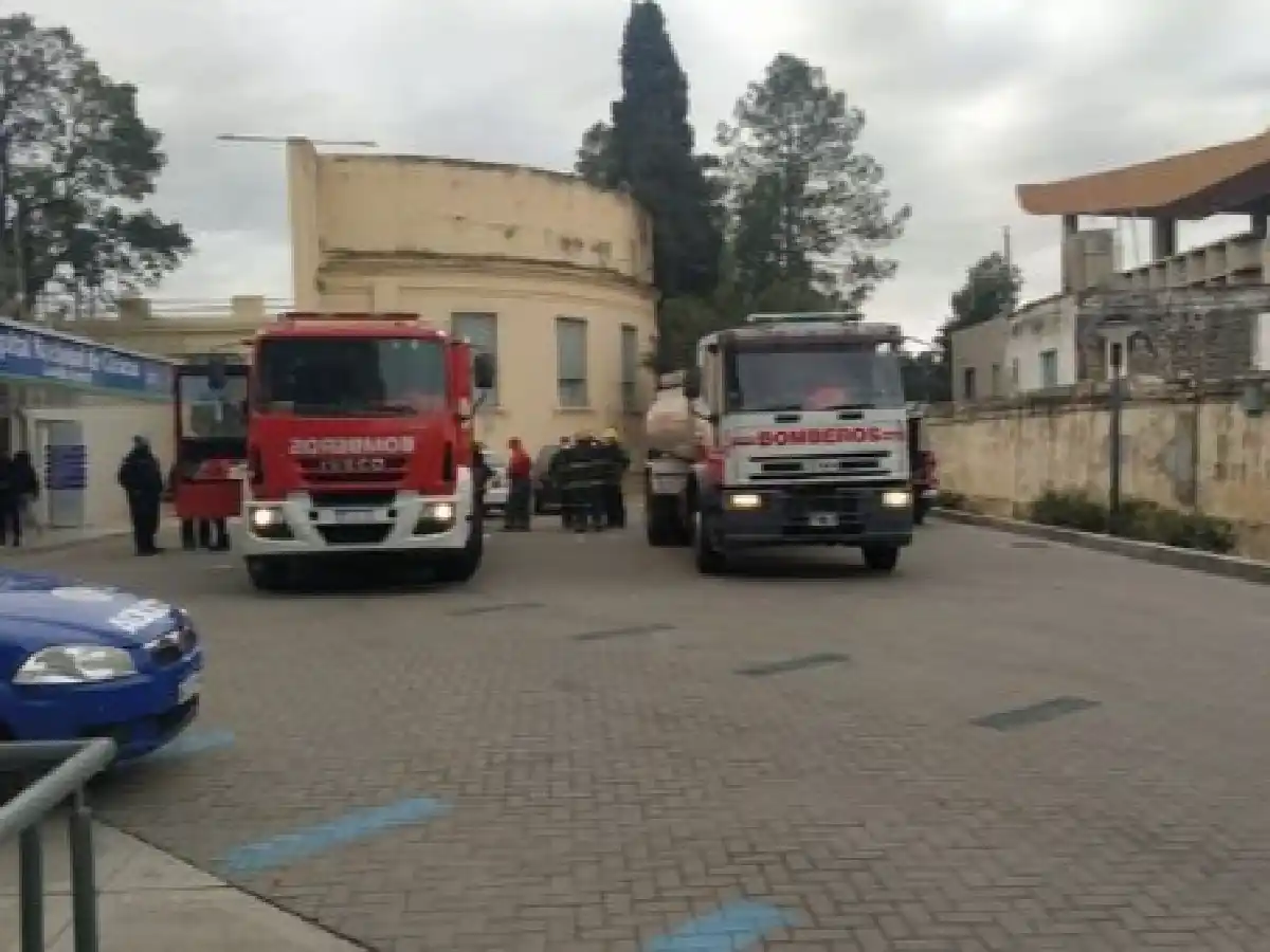 Un herido leve por incendio en sala con pacientes de coronavirus en un hospital de Córdoba