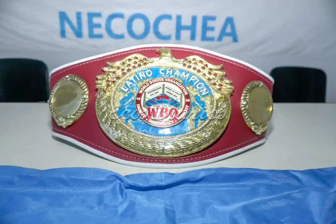 El cinturón de campeón Latino Supergallo de la OMB, ganado por Arias Olivo