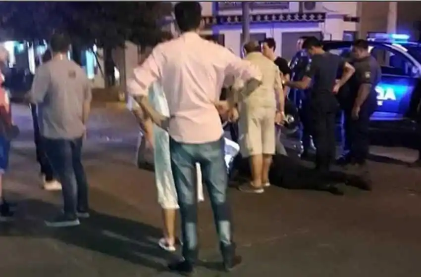 Un hombre atropelló a un agente de tránsito y lo arrastró dos cuadras