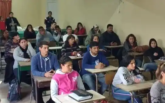 Adultos del barrio La Cuchilla podrán terminar sus estudios secundarios