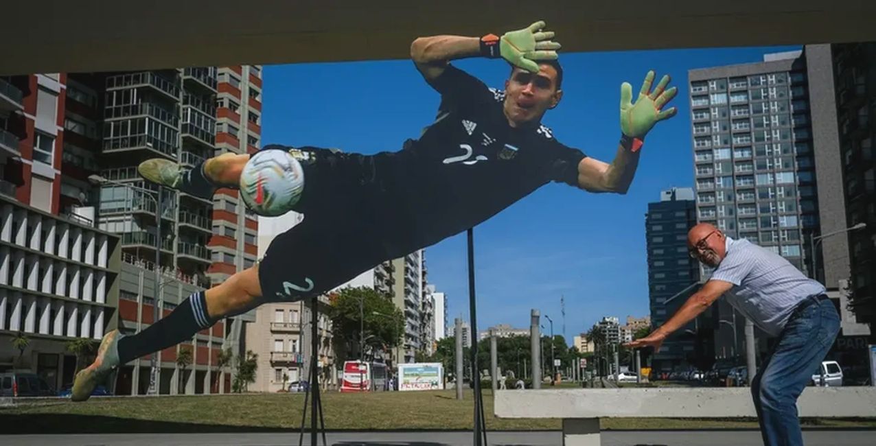 Mar del plata: hinchas del “Dibu” Martínez le hicieron un emocionante homenaje