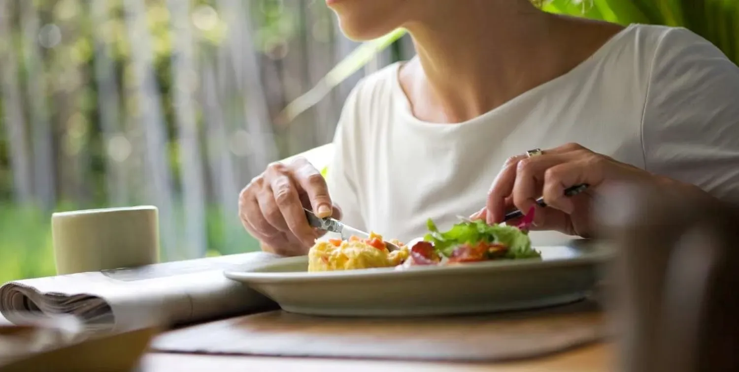 Momentos de emociones intensas pueden desencadenar en hambre emocional.