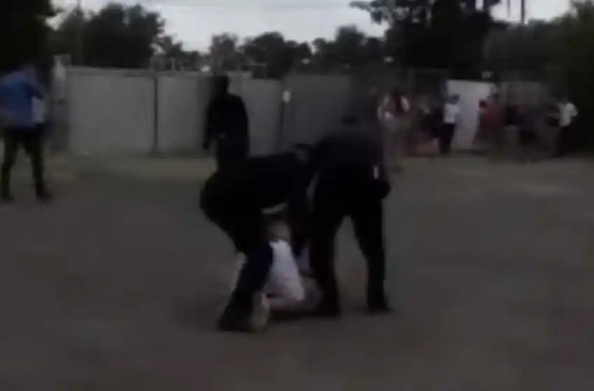 Empujones, golpes y asfixia: fuerte denuncia contra patovicas en una fiesta de Navidad