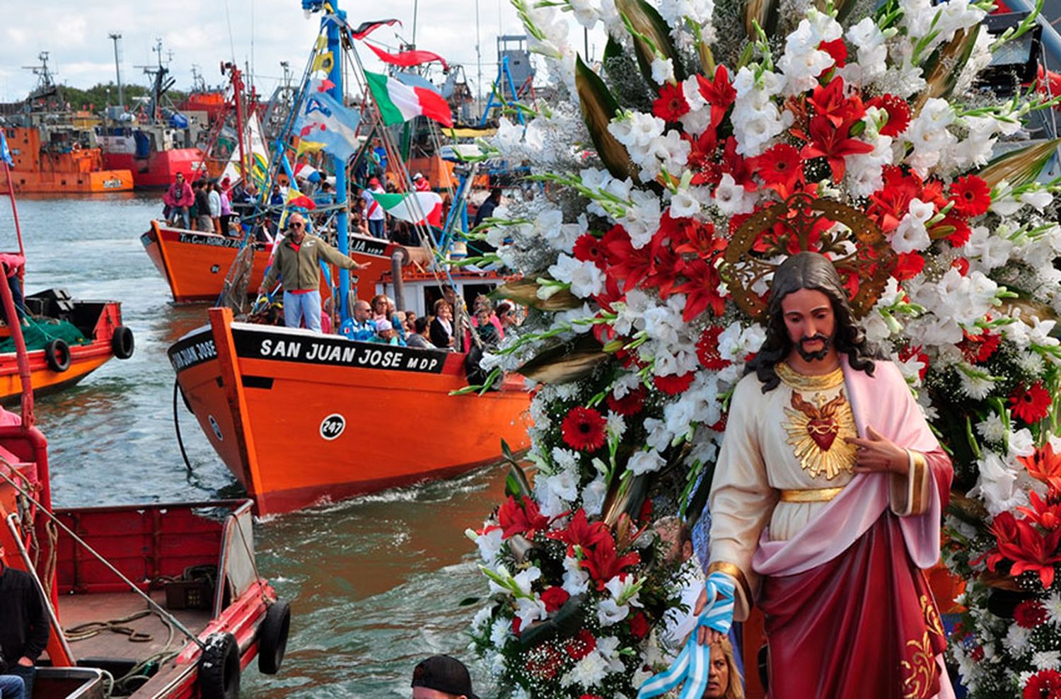 Procesión de autos por la Fiesta Nacional de los Pescadores