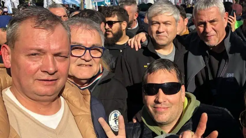 Todos unidos. Paulo Nielsen (Aecn), Mario Coste (Fleteros), Alberto Peralta (Camioneros) y Jorge Ferraresi, intendente de Avellaneda.