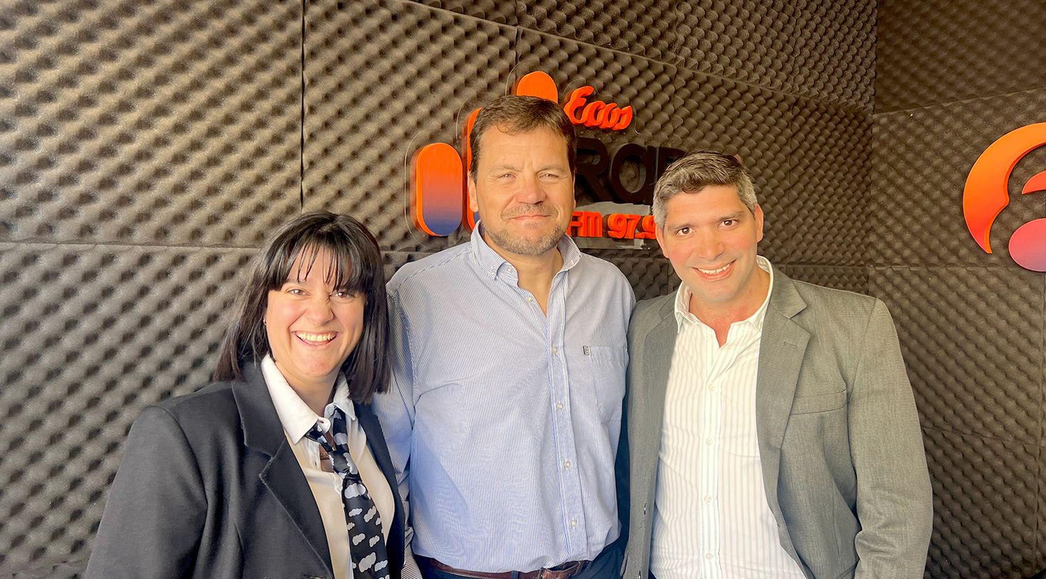 En Ecos Radio. Los abogados Víctor Pagani e Ignacio Caballero Amezcua junto a la conductora de Puntos de vista y también integrante del Colegio, Bárbara Domínguez