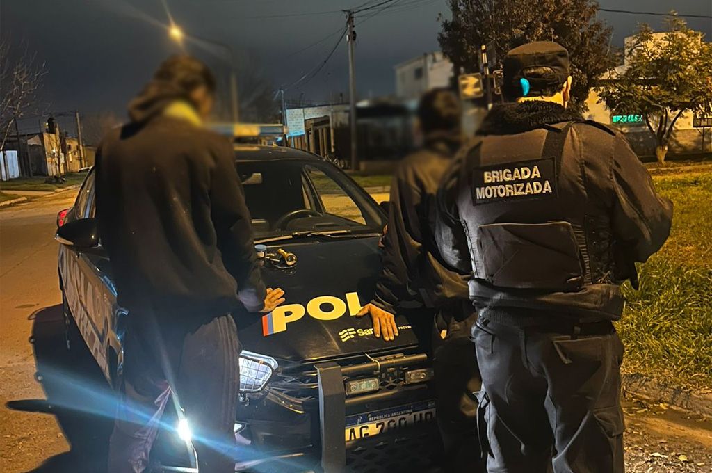 Fuerte despliegue policial conjunto en cinco barrios de Rafaela con trasladados y una moto retenida