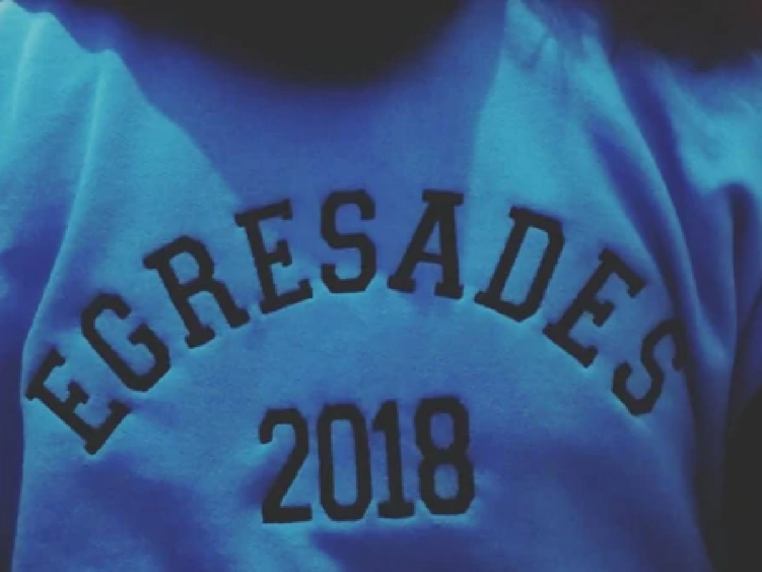 Aparecieron los primeros buzos de "egresades": ¿el lenguaje inclusivo llegó para quedarse?