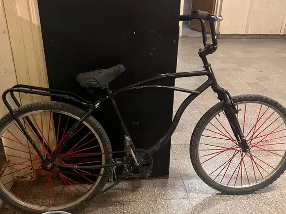 Un hombre y dos adolescentes fueron detenidos por tratar de robarle a un policía en la región