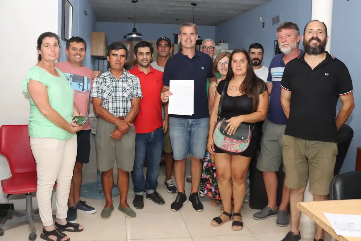 El intendente Piaggio firmó un nuevo contrato de obra de cordón cuneta