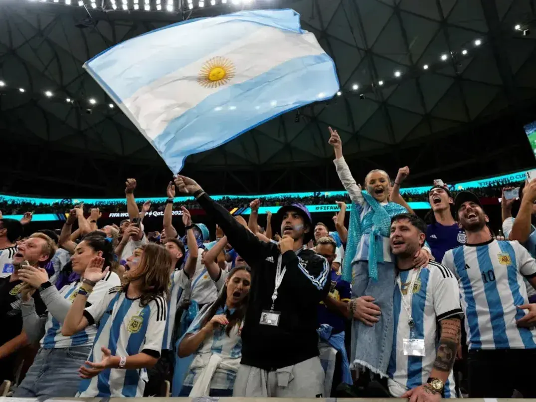 Un estudio científico revela que seguir deportes se asocia con un mayor bienestar psicológico.