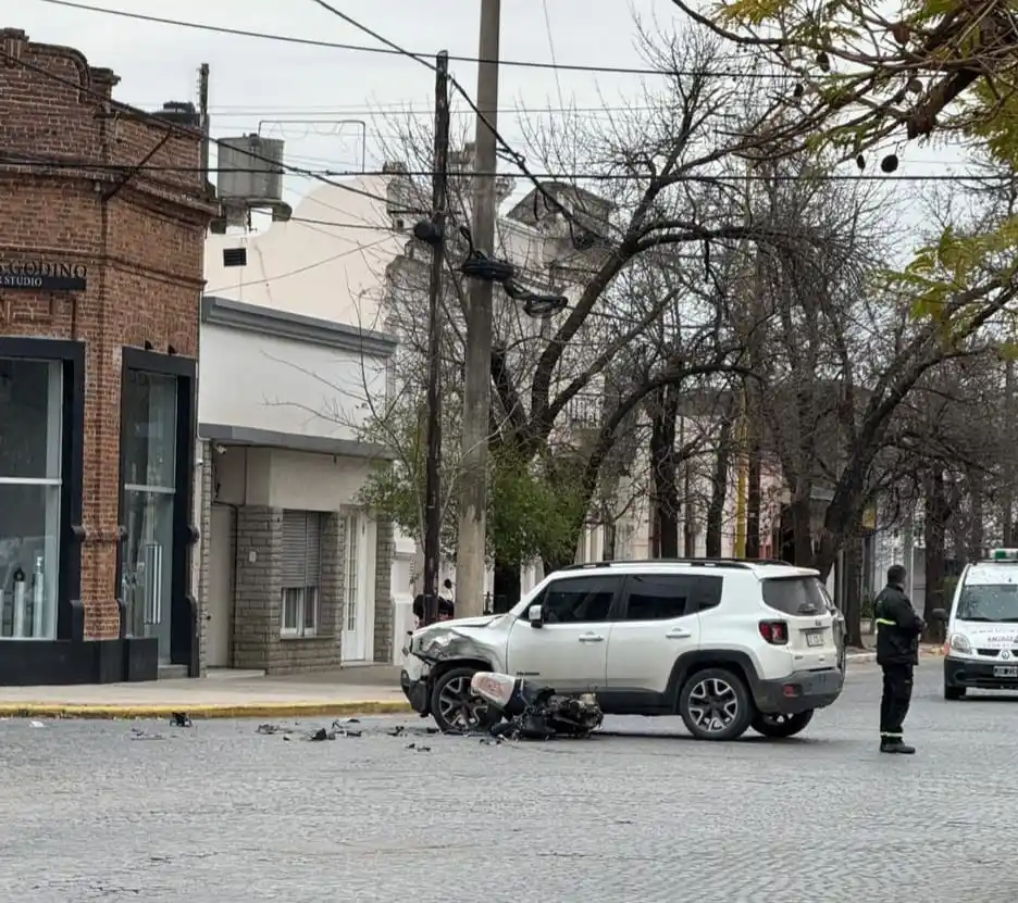 El choque ocurrió en una transitada esquina.