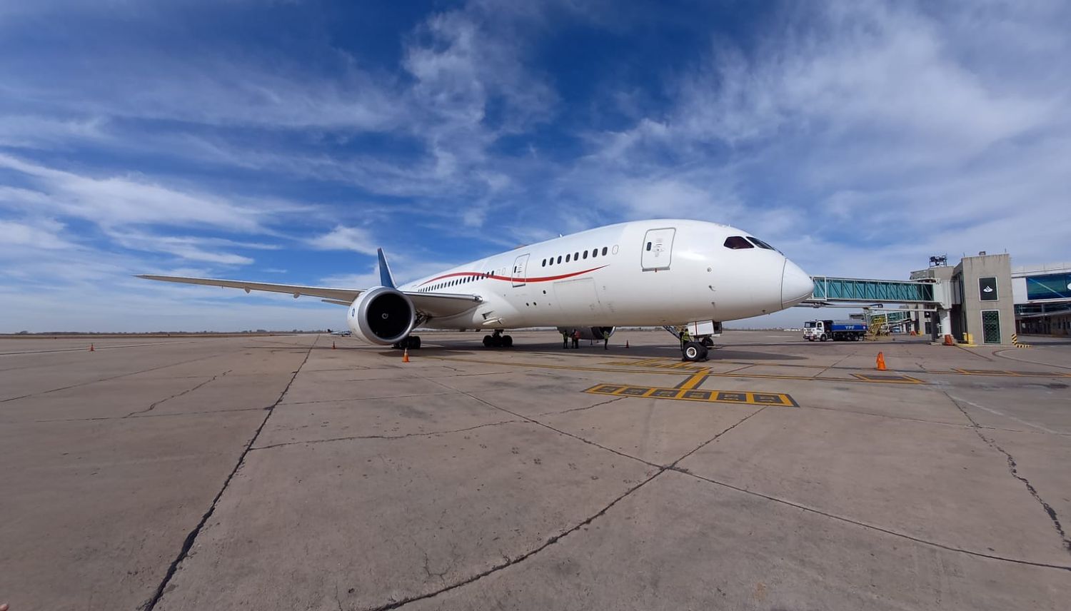 [Fotogalería] Un Boeing 787 de Comlux en Córdoba