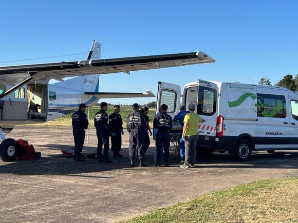 Trasladaron en avión sanitario al operario que se accidentó con una grúa 